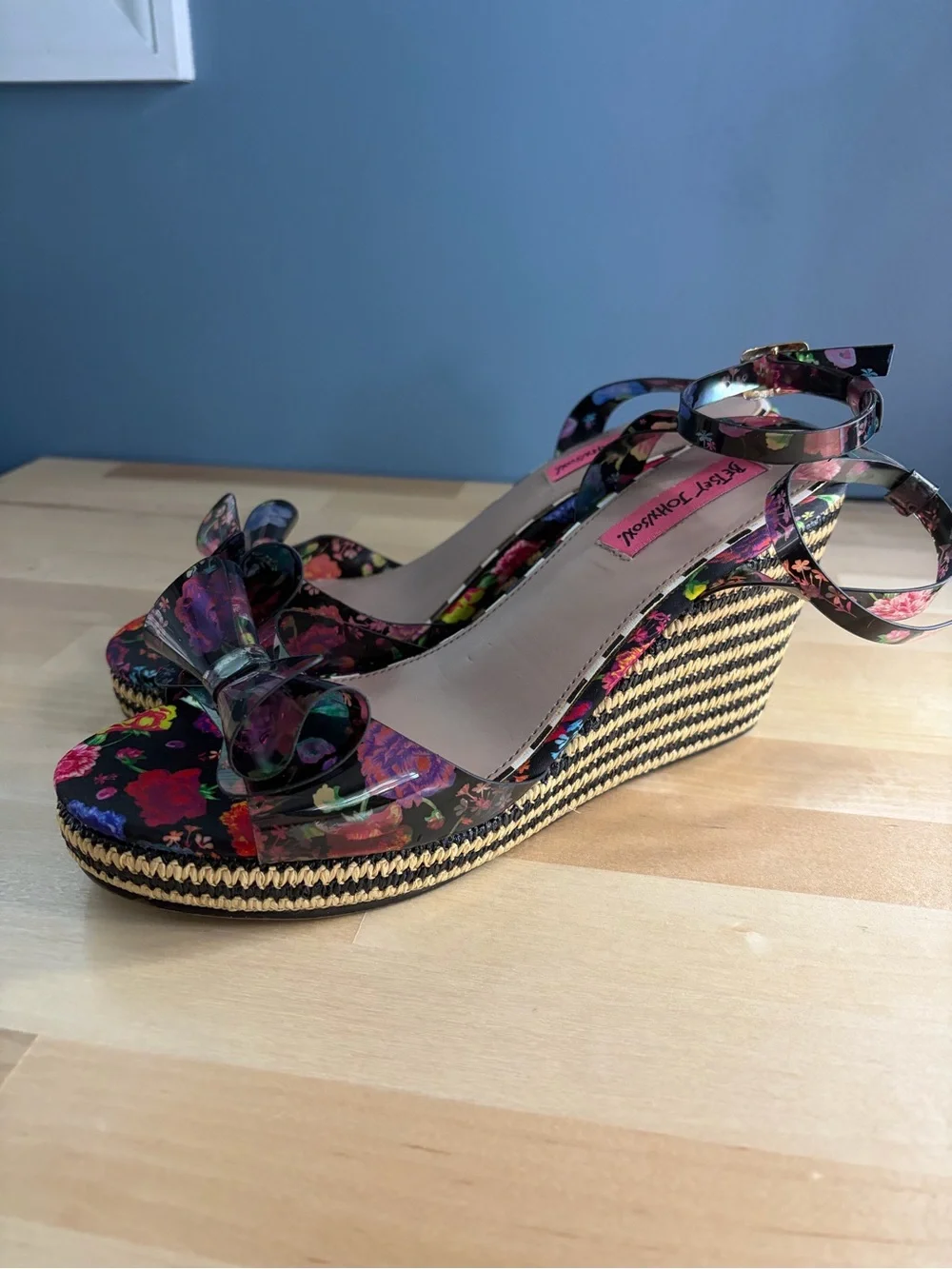 Betsey Johnson Elektra floral wedge espadrilles size 8